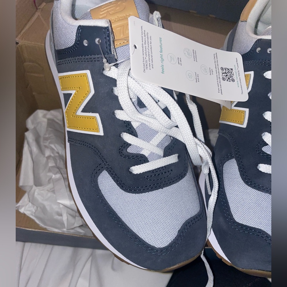 New Balance Navy, Gray and Yellow 574 Retro Sneakers sz8.5 Mens - Picture 4 of 7